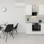 Apartment With Balcony By The Park In Lodz By Renters Prestige