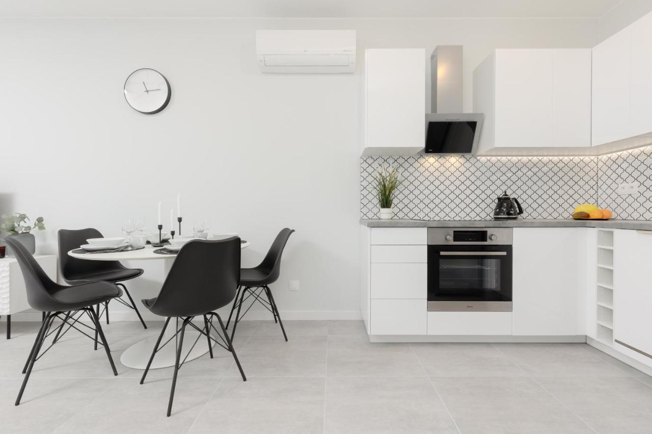 Apartament With Balcony By The Park In By Renters Prestige *