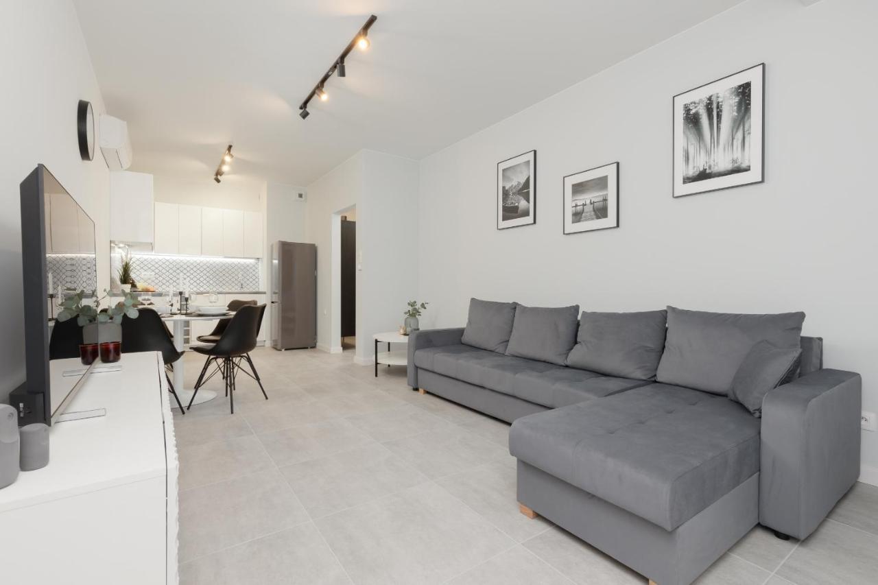 With Balcony By The Park In By Renters Prestige *