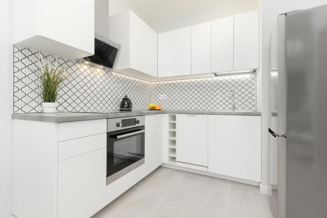 Apartament With Balcony By The Park In By Renters Prestige *