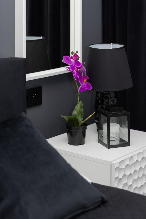 With Balcony By The Park In By Renters Prestige