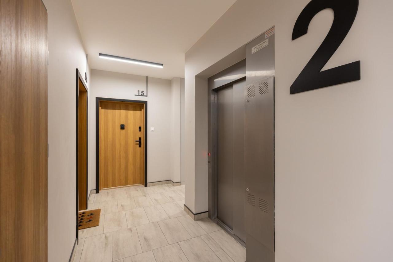With Balcony By The Park In By Renters Prestige Apartament *