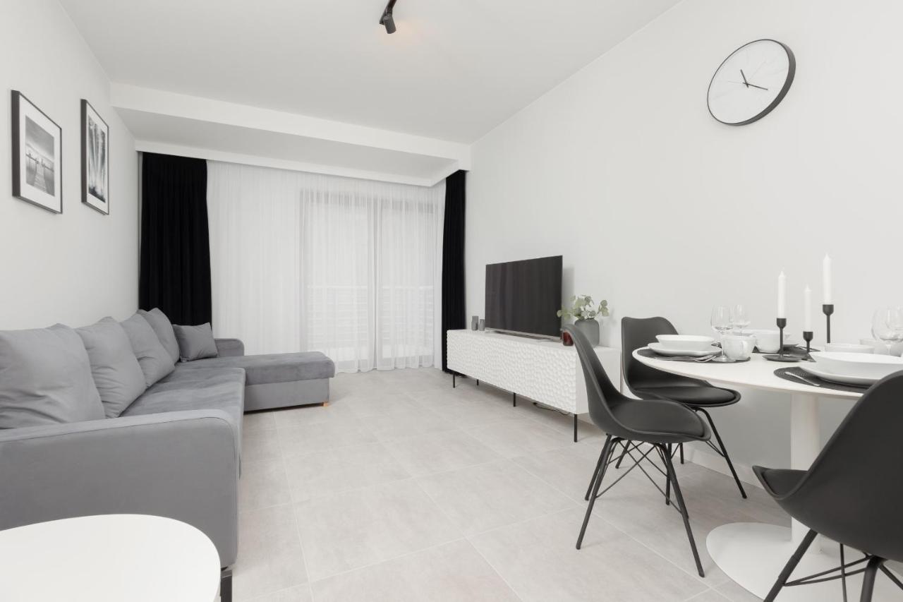 With Balcony By The Park In By Renters Prestige